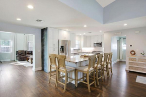 Cutting-edge & Cozy 4 Bed 2 Bath North Palm Beach